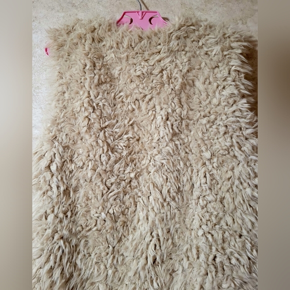 NWT! Astoria Born Cream Colored Faux Sheepskin Fur~Size Large - Picture 4 of 6